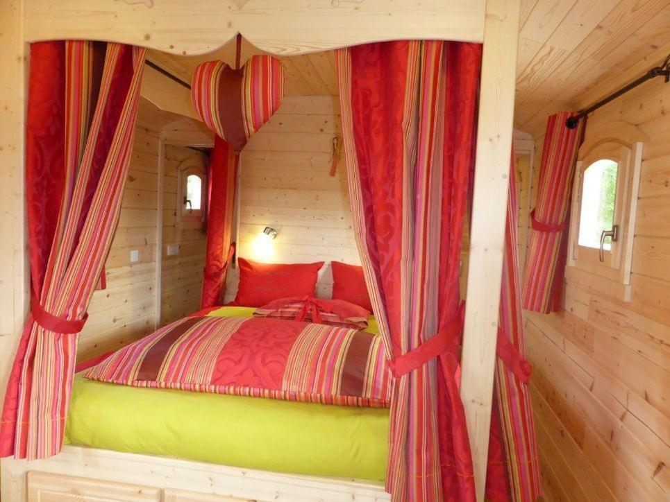 Вилла La Roulotte De Bourgogne Brianny Экстерьер фото