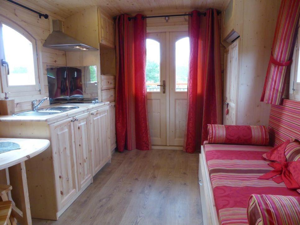 Вилла La Roulotte De Bourgogne Brianny Экстерьер фото